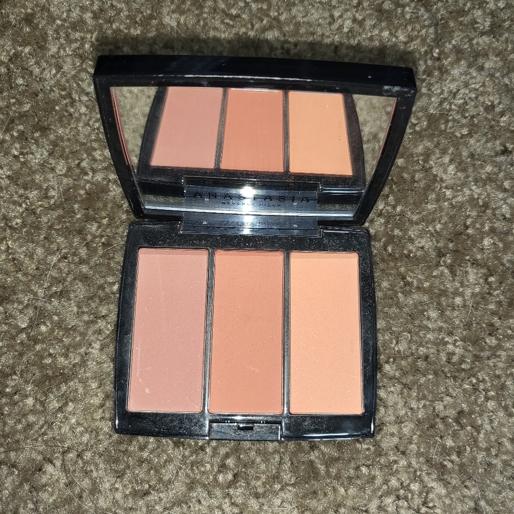 ABH Peachy Love blush trio